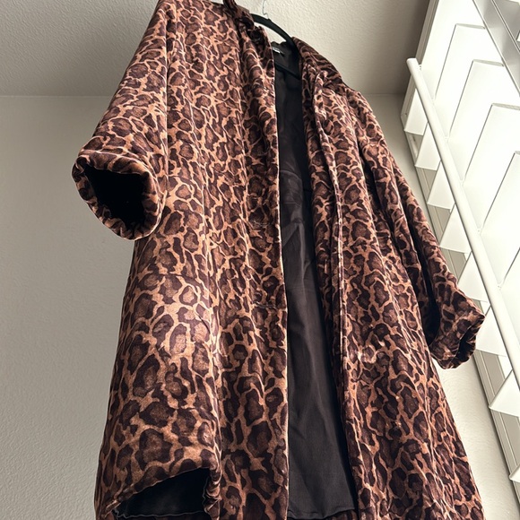 Lena Medoyeff Leopard Print Velour Coat in Size S - Picture 2 of 5